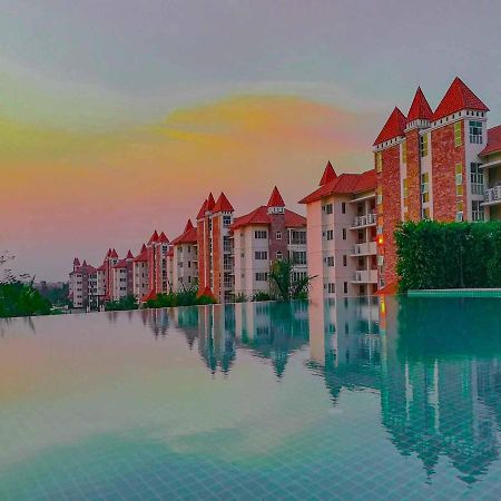 Happy City Golf & Resort Чианг Рай Екстериор снимка