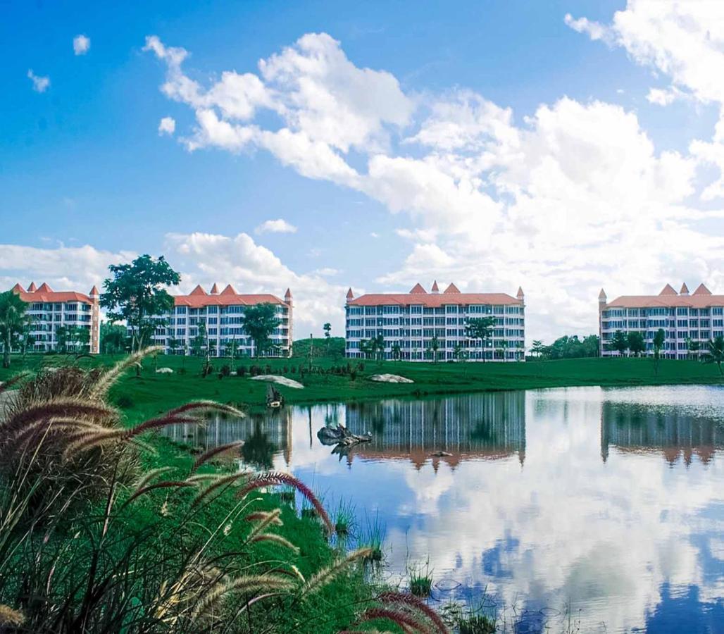 Happy City Golf & Resort Чианг Рай Екстериор снимка