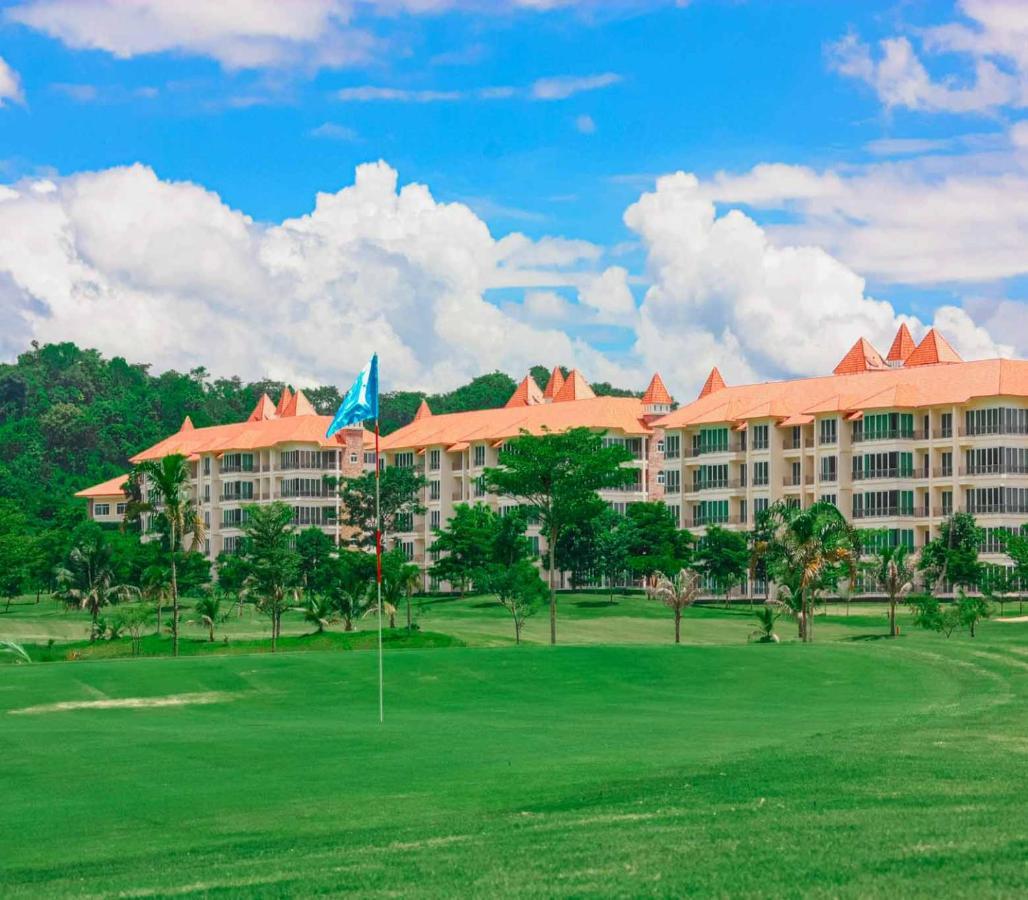 Happy City Golf & Resort Чианг Рай Екстериор снимка