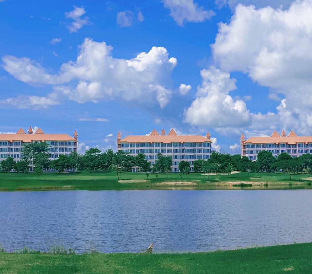 Happy City Golf & Resort Чианг Рай Екстериор снимка