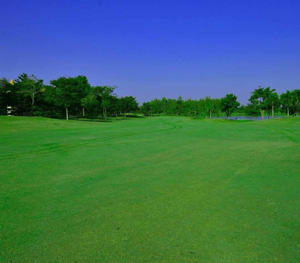 Happy City Golf & Resort Чианг Рай Екстериор снимка
