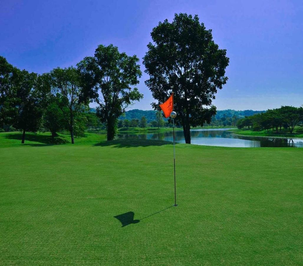 Happy City Golf & Resort Чианг Рай Екстериор снимка