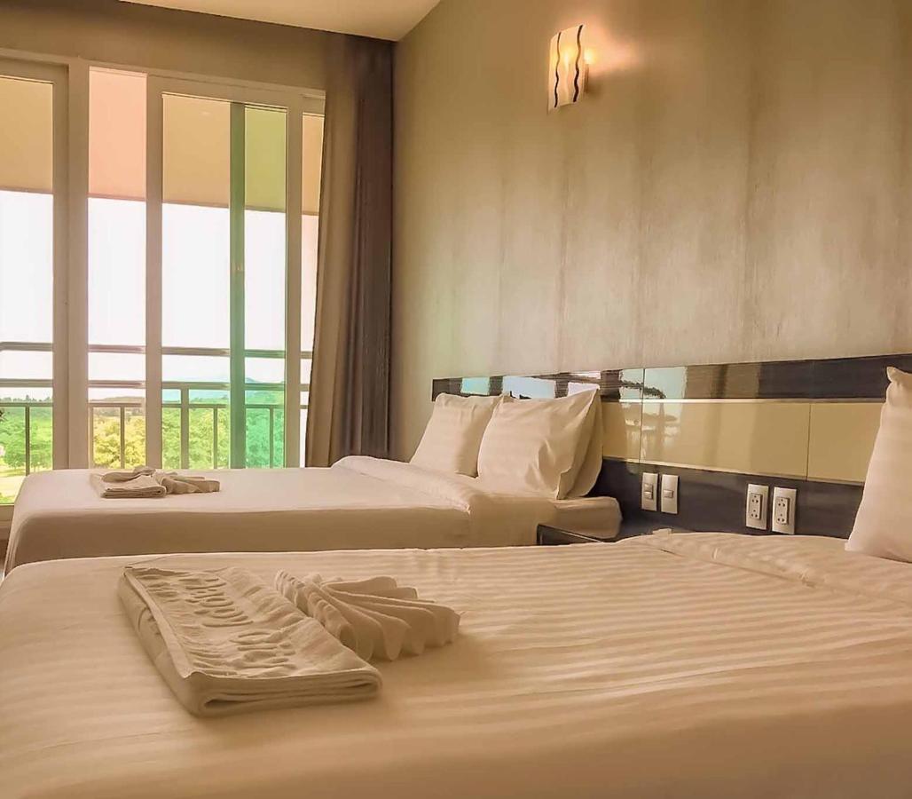 Happy City Golf & Resort Чианг Рай Екстериор снимка